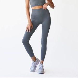 Set Active Slate Leggings